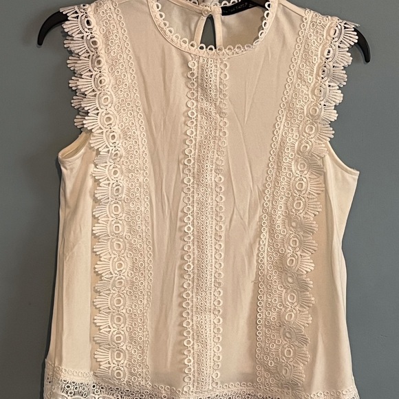 SELLING BLACK TAPE WOMEN BLOUSE SIZE PM COLOR CREAM SLEEVELESS BNWOT - Picture 3 of 12